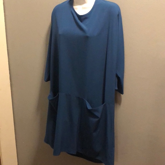 Dress - Picture 2 of 4